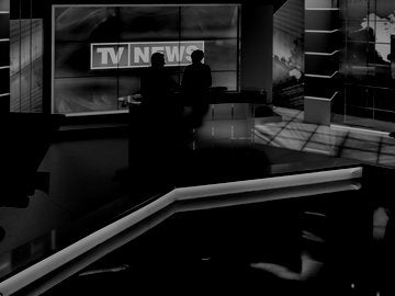newscasters on break