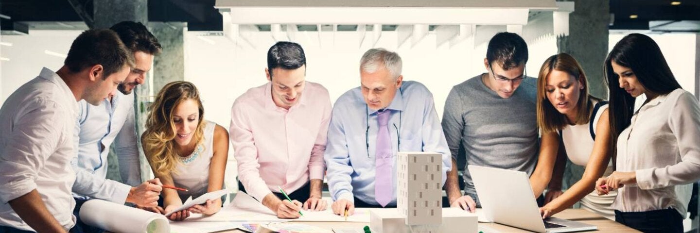 workers_at_table
